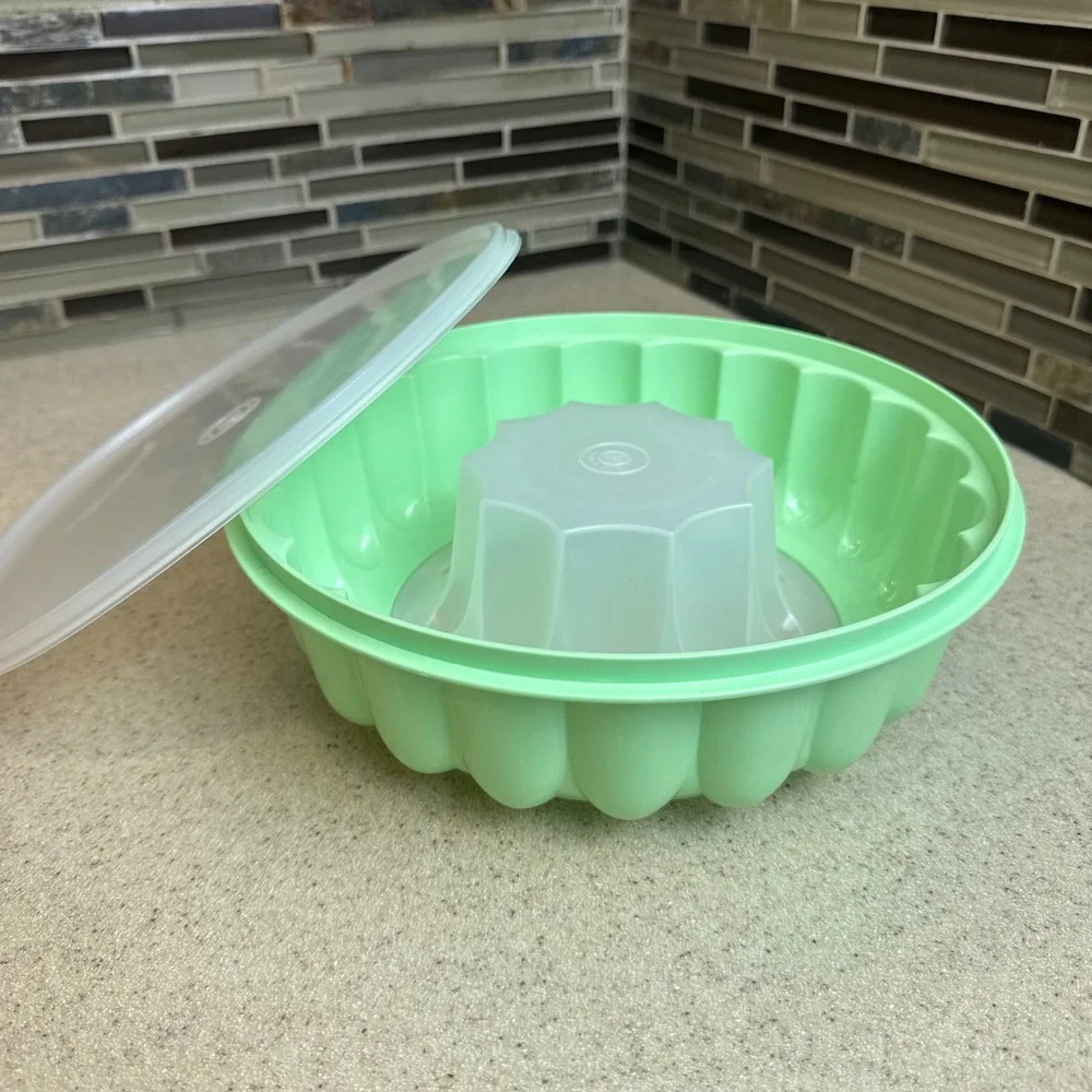 Tupperware vintage jello